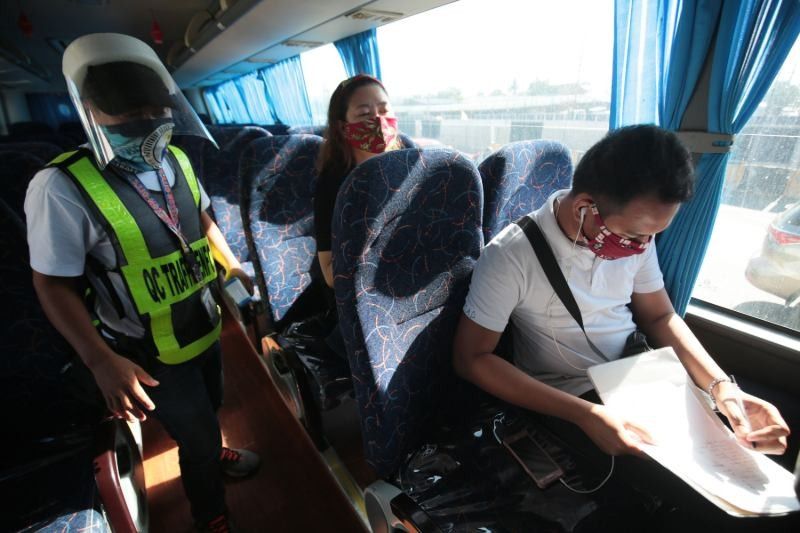 Duterte OKs one-seat apart setup on public transpo