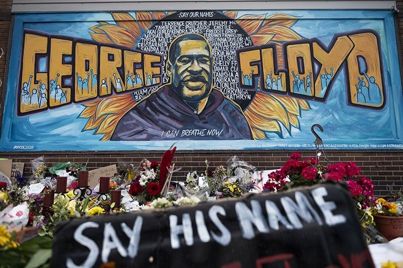 Autopsy finds cop suffocated black man as US braces for more fury