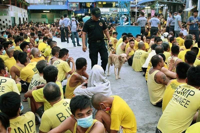 2 inmates with COVID escape Manila facility