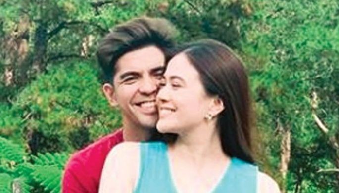 Mark engaged na!