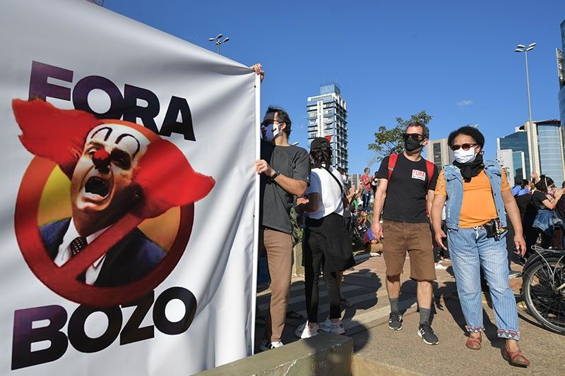 Brazilians hold rival rallies for and against president