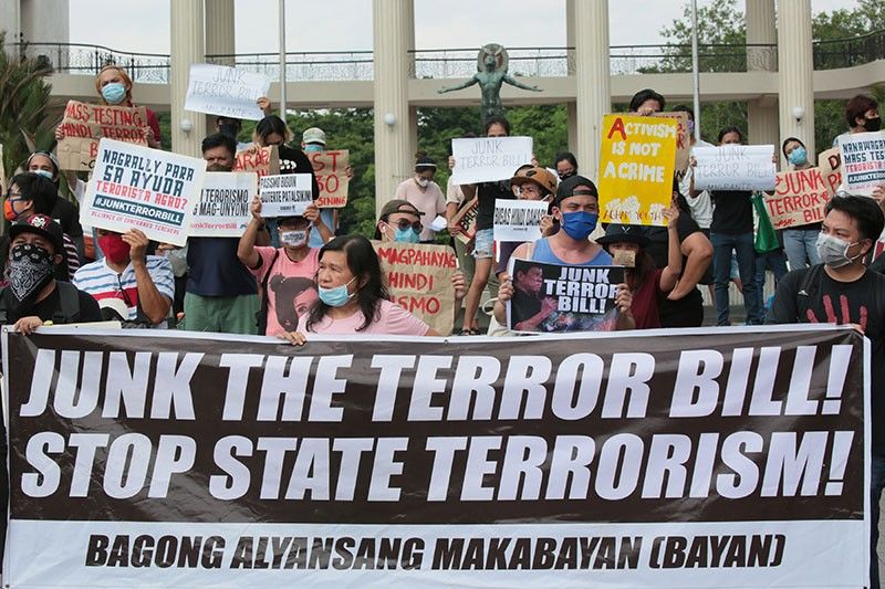Critics can question anti-terror bill before court â�� Palace
