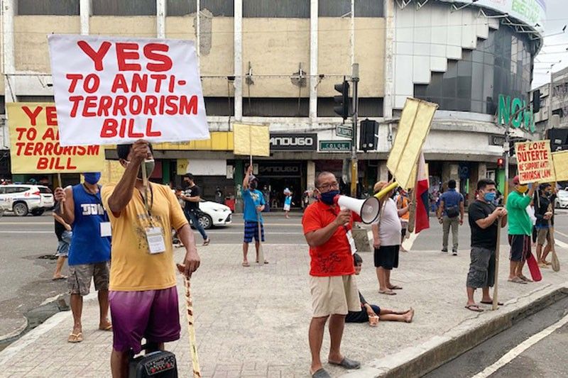 Protest groups hold grand â��maÃ±anitaâ��