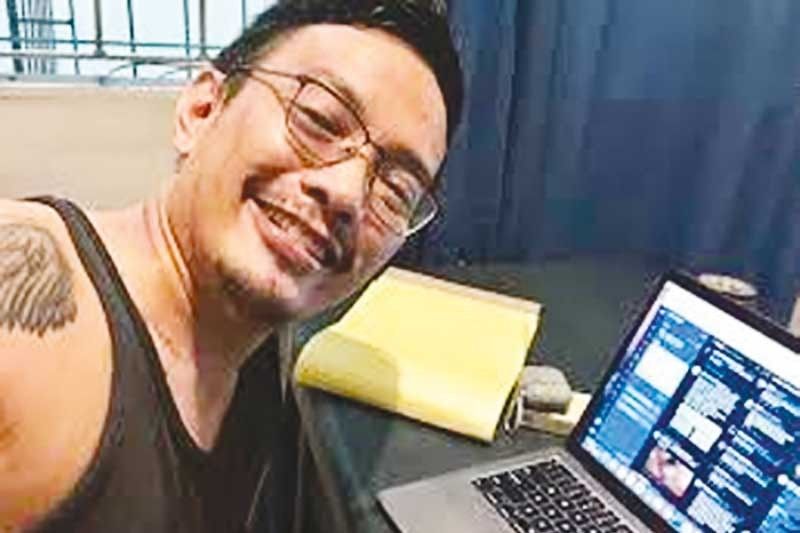 Joseph Morong nag-trending ang selfie na background ang kalaswaan!
