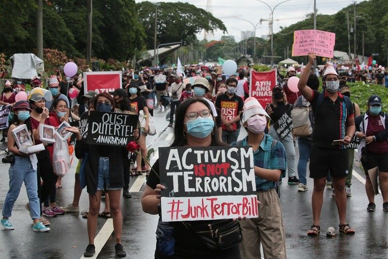 Pag-alis sa P500k danyos sa anti-terror bill dinepensahan ng gobyerno