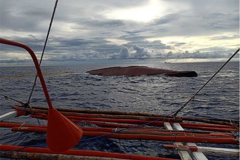 Pinoy fishing boat nabangga ng Hong Kong vessel