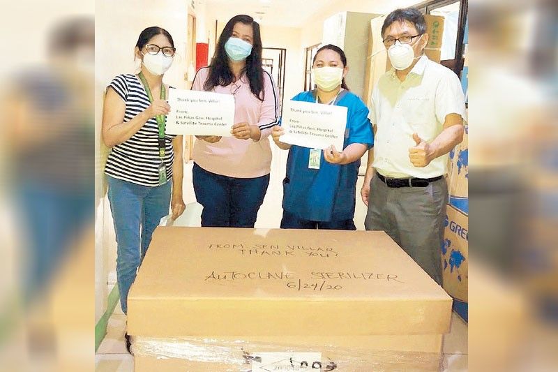 Villar donates equipment to Las PiÃ±as hospital