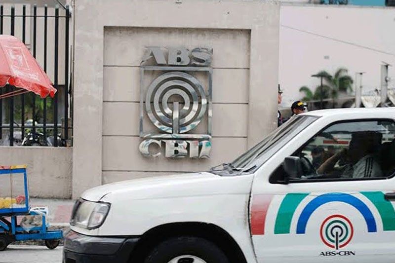 Kontrata ng mga artista ng ABS-CBN, suspendido na!