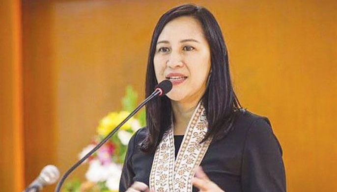 Mga babaeng mayor, parang magkakapatid