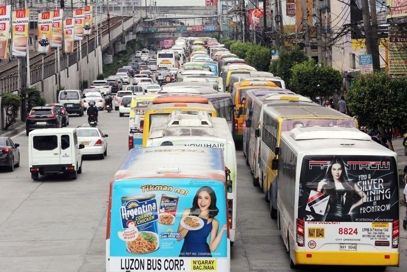 Military vehicles barred from using EDSA bus lanes