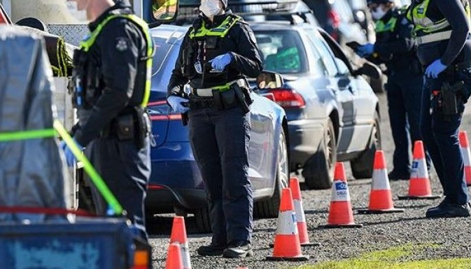 Virus curfew imposed on Australia's second-biggest city