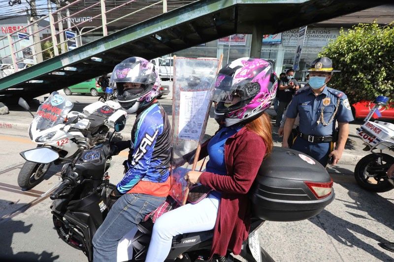 50 back-riding couples pulled over â�� HPG