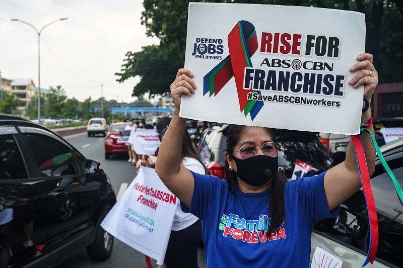 Halos 600 media workers sanib-pwersa vs 'malupit' na desisyon sa ABS-CBN franchise