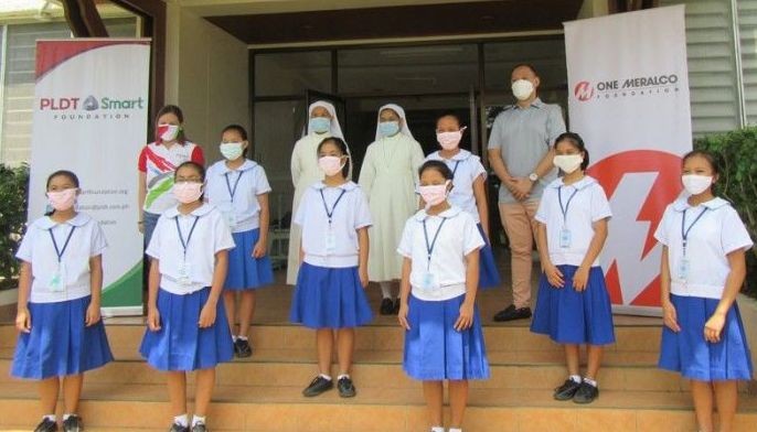 Mga mag-aaral ng Girlstown, nakatanggap ng donasyong pagkain mula sa PLDT-SMART Foundation