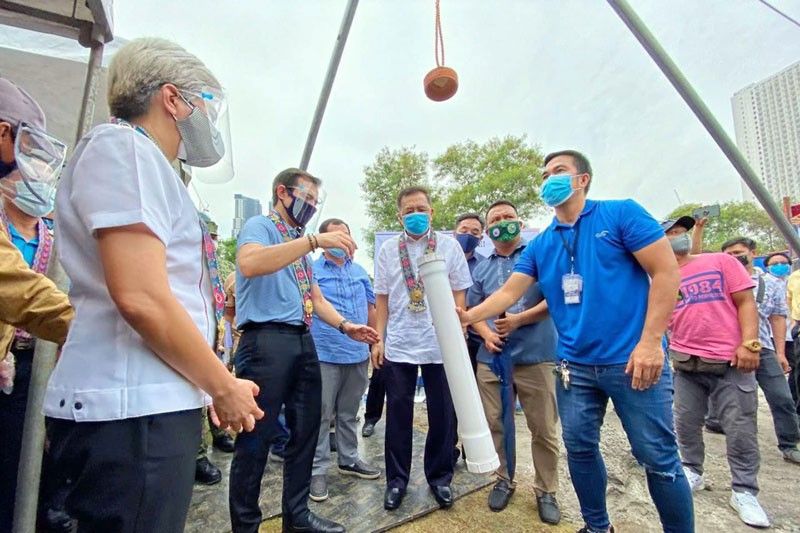 Isko unveils Manilaâ��s first Muslim cemetery