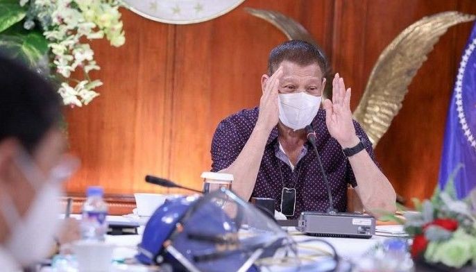 Roque sa tip ni Duterte na 'i-disinfect ng gasolina ang mask': Kayo naman, joke only