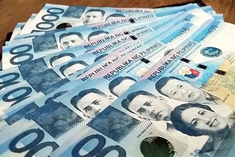 Peso jatuh melewati 57 per dolar, rekor terendah baru