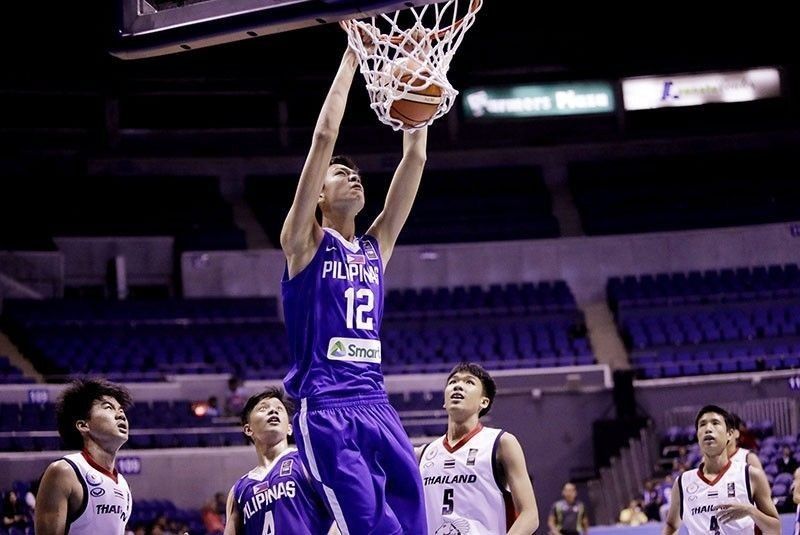 Filipino basketball star Kai Sotto shows off no jump dunk in Smith