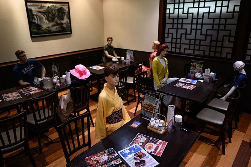 'Model' customers keep Tokyo diners at social distance