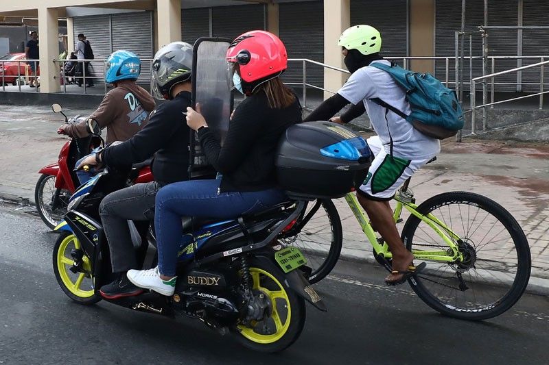 1,350 motorcyclists nabbed for violating barrier rule