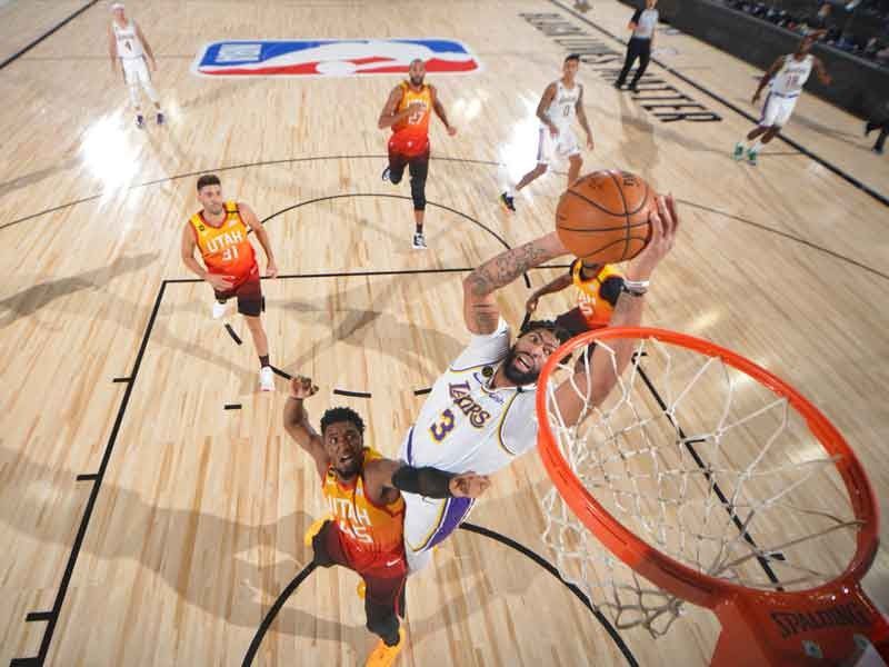 Davis conducts master class as Lakers sink Jazz to clinch top spot