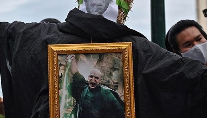 Thais 'cast a spell' for democracy in Harry Potter-theme protest