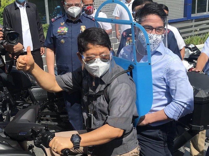 DILG binira 'non-expert' critics ng motorcycle barriers, kahit delikado ito sabi ng engineers