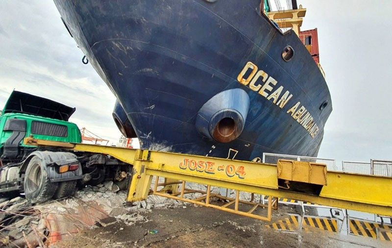 Cargo ship rams Manila North Harbor