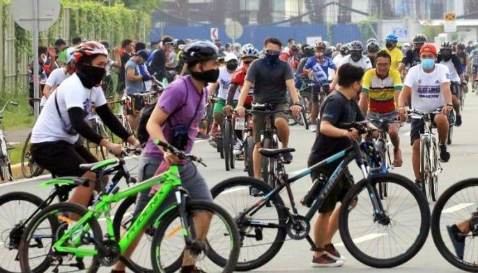 Para&ntilde;aque puts up bike lane