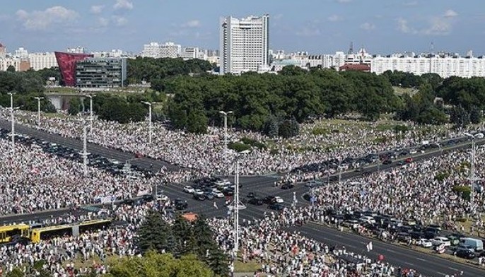 Belarus protesters hold 'historic' rally as Lukashenko vows to stay on