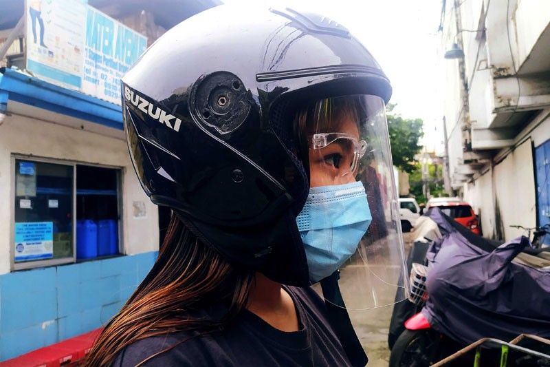 Face shields, mandatory na sa malls!