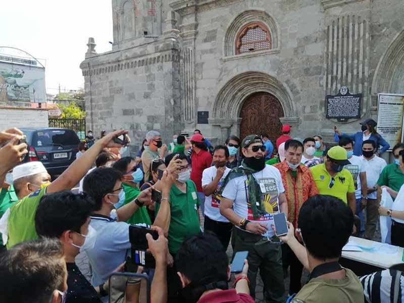 Pro-Duterte group pushing 'revolutionary government' backs Isko Moreno