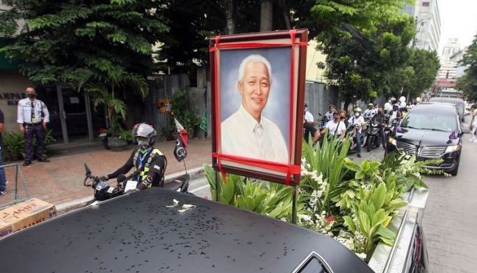 Ex-Manila Mayor Lim, inihatid na sa kanyang huling hantungan