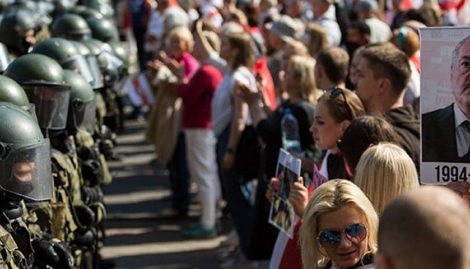 Tens of thousands march in Belarus capital despite crackdown