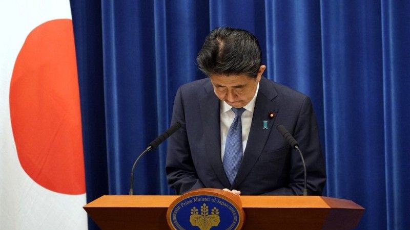 Shinzo Abe bowing