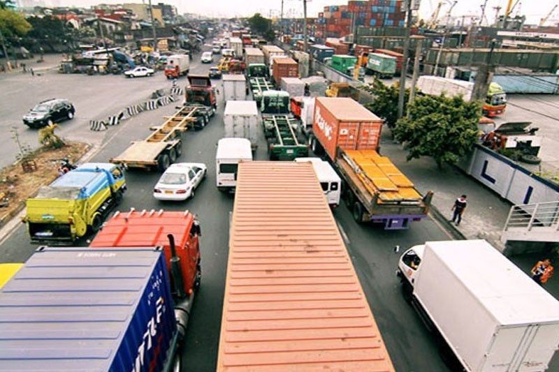 Truck ban at number coding lifted pa rin sa GCQ areas