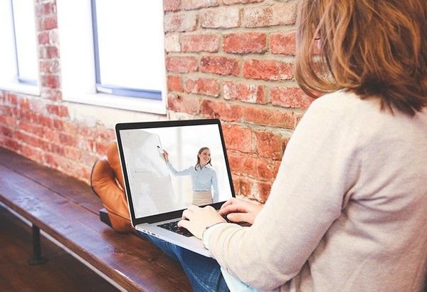 Teacher dies of COVID-19 during virtual class