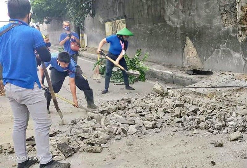Forbes Park wall collapses along EDSA