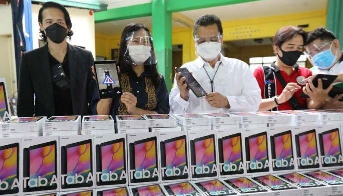 176K tablets sa High School students sa Quezon City, itinurn-over na ni Mayor Belmonte