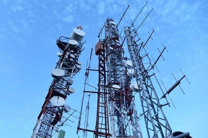 LGUs complying with Duterte's order to act on telco tower applications â�� AÃ±o