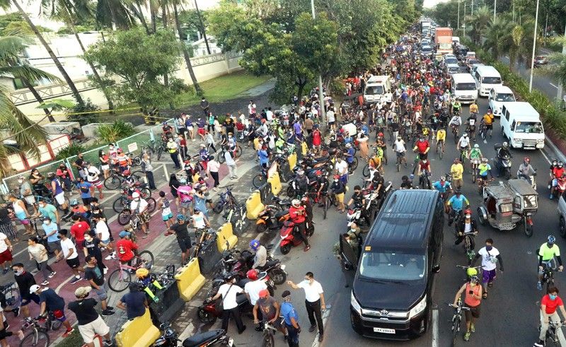MPD exec axed over Manila Bay beach crowd