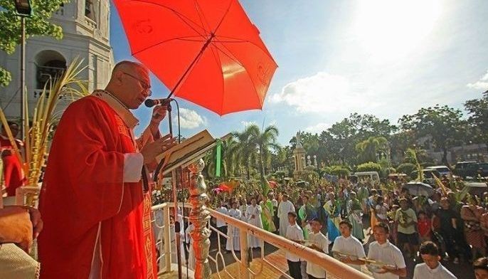 Palma mohangyo nga magmisa sa sementeriyo atol sa kalag-kalag