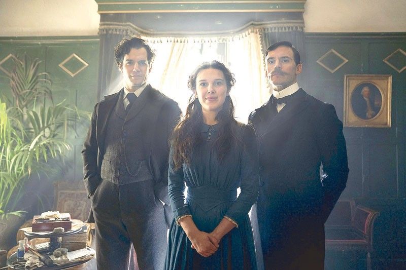 Henry Cavill on Superman Fan Reactions and Sherlock's Future After 'Enola  Holmes 2' (Exclusive)