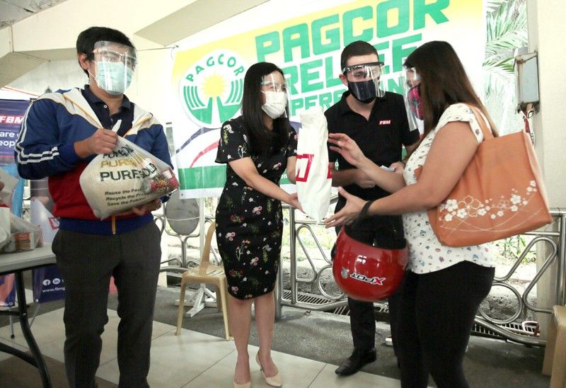 Quezon City, PAGCOR give relief packs to jeepney drivers