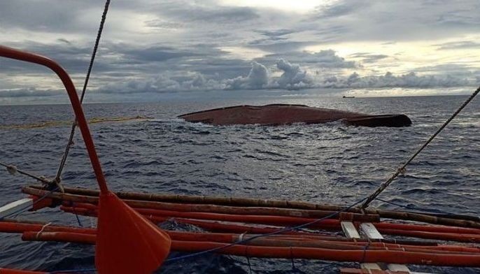 Bangka tumaob: 14 mangingisda nawawala