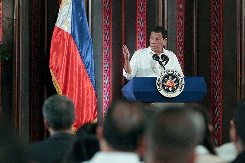 Pulitika itigil, budget unahin! - Duterte