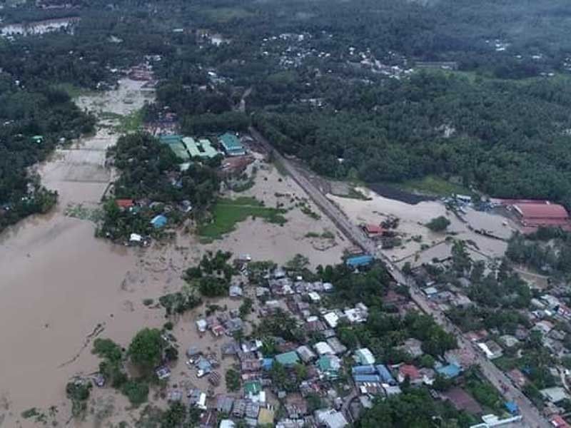 Families flee flooding in Lamitan