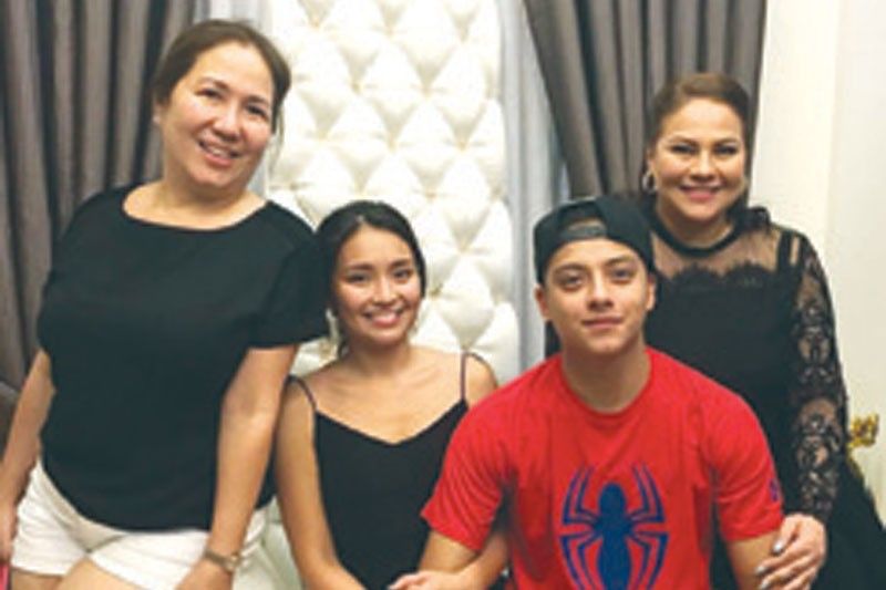 Mommy nina Kathniel, laging magkasama!