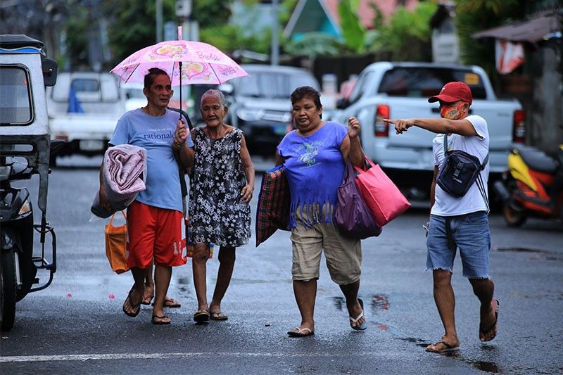 Thousands evacuated, stranded amid 'Quinta' onslaught