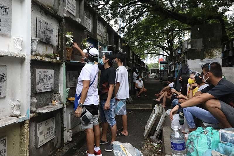 COVID-19 caseload in Philippines rises to 371,630 as deaths breach 7,000